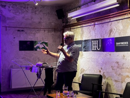 HYB4 Čítárna: Ahoj my už se přece dávno známe ty jsi taky člověk | uvedení sbírky Anny Řezníčkové