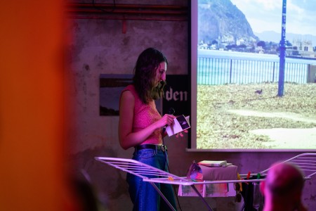 HYB4 Čítárna: Ahoj my už se přece dávno známe ty jsi taky člověk | uvedení sbírky Anny Řezníčkové