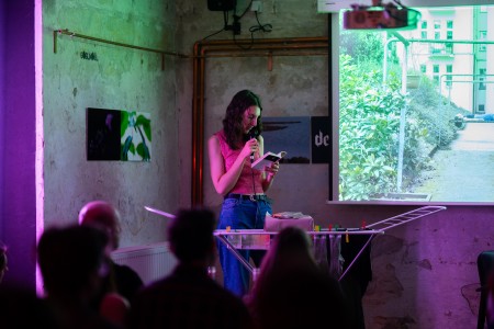 HYB4 Čítárna: Ahoj my už se přece dávno známe ty jsi taky člověk | uvedení sbírky Anny Řezníčkové