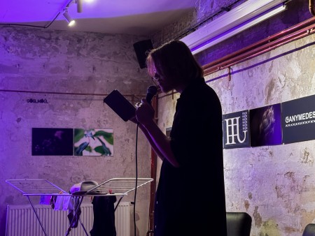 HYB4 Čítárna: Ahoj my už se přece dávno známe ty jsi taky člověk | uvedení sbírky Anny Řezníčkové