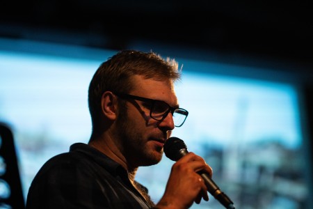 HYB4 Čítárna: Reporter Slam RefuFest