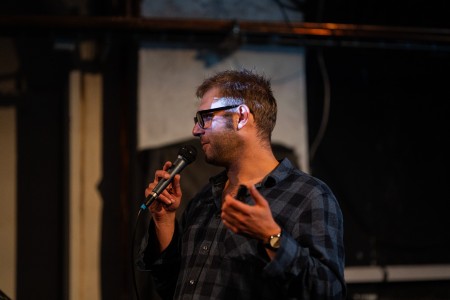 HYB4 Čítárna: Reporter Slam RefuFest