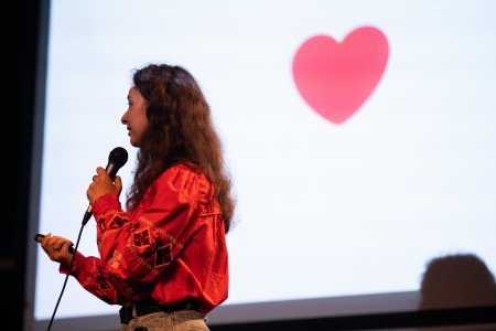 HYB4 Čítárna: Reporter Slam RefuFest