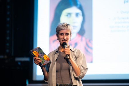 HYB4 Čítárna: Reporter Slam RefuFest