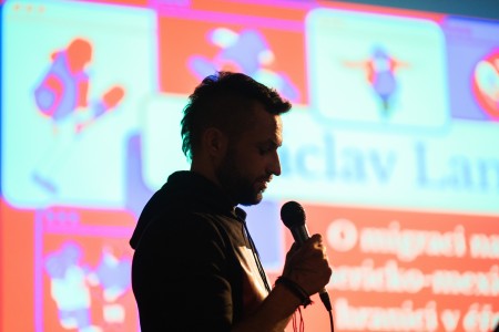 HYB4 Čítárna: Reporter Slam RefuFest