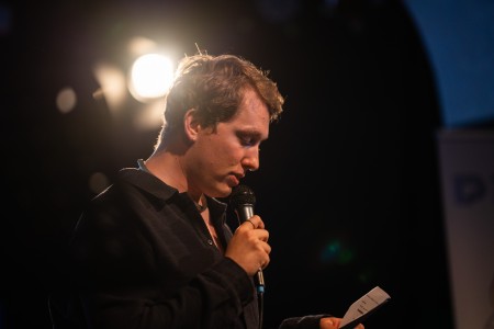 HYB4 Čítárna: Reporter Slam RefuFest