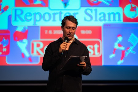 HYB4 Čítárna: Reporter Slam RefuFest