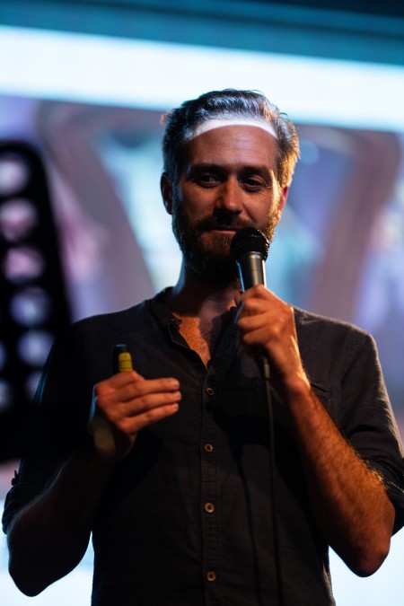 HYB4 Čítárna: Reporter Slam RefuFest