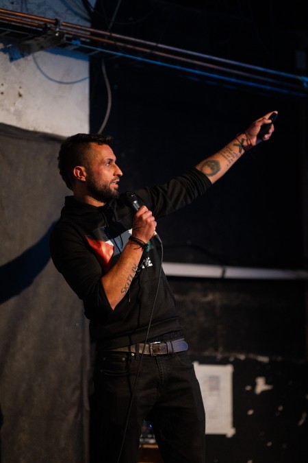 HYB4 Čítárna: Reporter Slam RefuFest