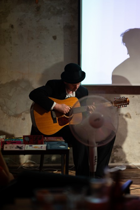 HYB4 Čítárna: SUKCES SAISÓNY – atto I. (Richard L. Kramár & Zlé Zeliny Collective) / uvedení knihy