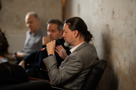 HYB4 Čítárna: Kde prochází hranice mezi autorstvím a algoritmem?