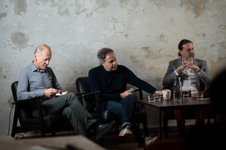 HYB4 Čítárna: Kde prochází hranice mezi autorstvím a algoritmem?