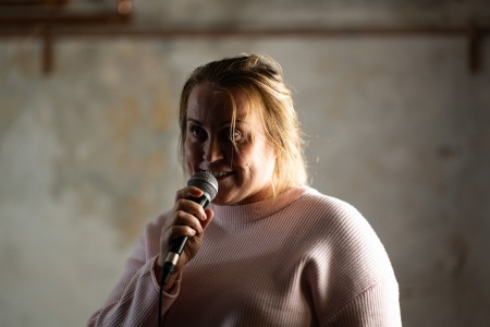 HYB4 Čítárna: Kde prochází hranice mezi autorstvím a algoritmem?