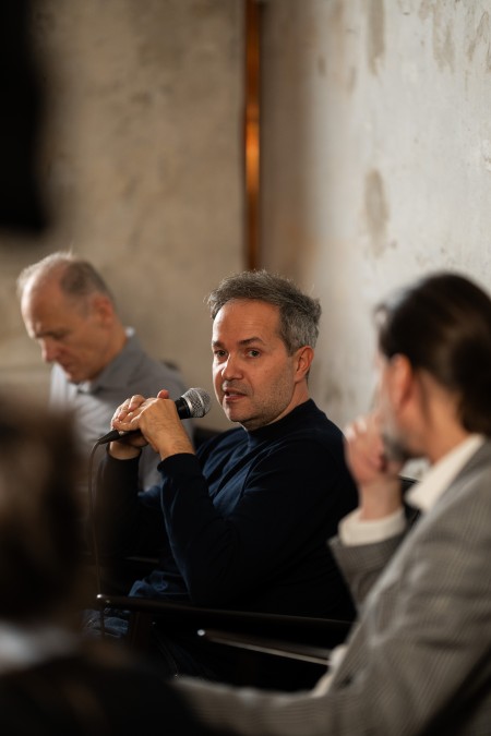 HYB4 Čítárna: Kde prochází hranice mezi autorstvím a algoritmem?