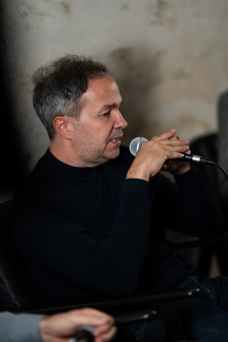 HYB4 Čítárna: Kde prochází hranice mezi autorstvím a algoritmem?