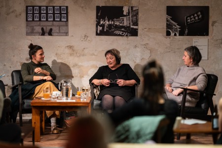 HYB4 Čítárna: Mezi integrací a iluzí: místo romské literatury v Česku