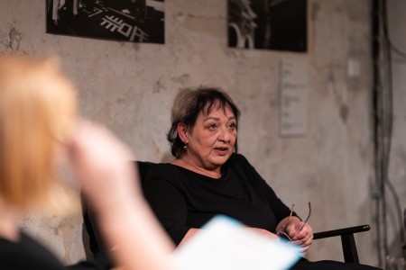 HYB4 Čítárna: Mezi integrací a iluzí: místo romské literatury v Česku