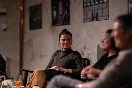 HYB4 Čítárna: Mezi integrací a iluzí: místo romské literatury v Česku