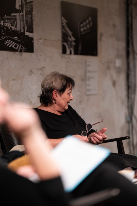 HYB4 Čítárna: Mezi integrací a iluzí: místo romské literatury v Česku