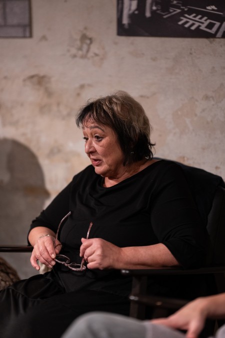 HYB4 Čítárna: Mezi integrací a iluzí: místo romské literatury v Česku