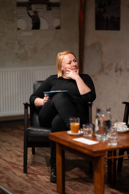 HYB4 Čítárna: Mezi integrací a iluzí: místo romské literatury v Česku