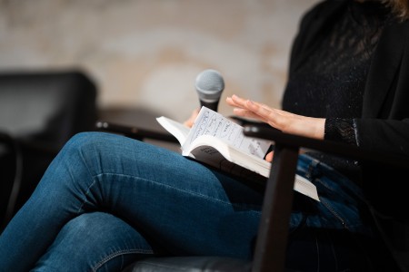 HYB4 Čítárna: VÍRY — uvedení románu Anny Beaty Háblové