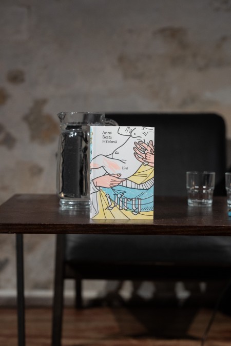 HYB4 Čítárna: VÍRY — uvedení románu Anny Beaty Háblové