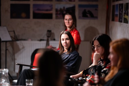 HYB4 Čítárna: Všechny vůně oleandru