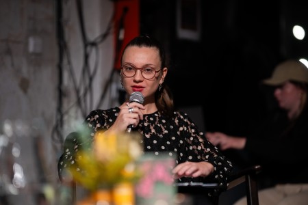 HYB4 Čítárna: Všechny vůně oleandru