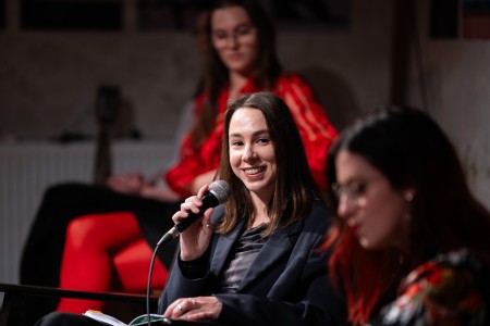 HYB4 Čítárna: Všechny vůně oleandru