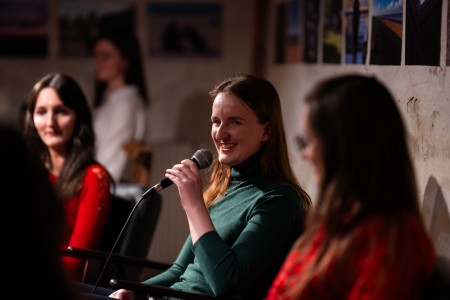 HYB4 Čítárna: Všechny vůně oleandru