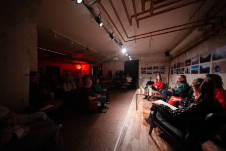 HYB4 Čítárna: Všechny vůně oleandru