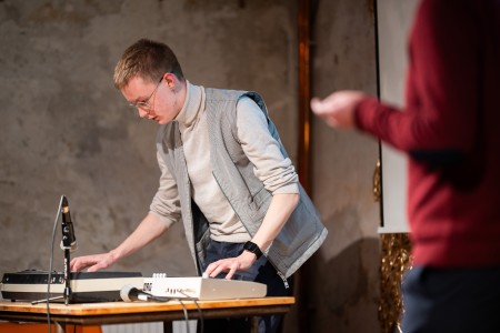 HYB4 Čítárna: Hrajte ještě dál | uvedení + karaoke