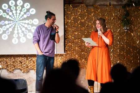 HYB4 Čítárna: Hrajte ještě dál | uvedení + karaoke