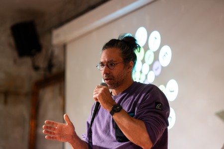 HYB4 Čítárna: Hrajte ještě dál | uvedení + karaoke