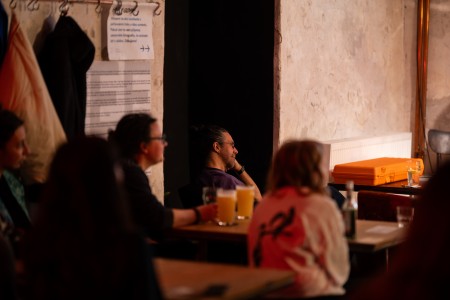 HYB4 Čítárna: Hrajte ještě dál | uvedení + karaoke