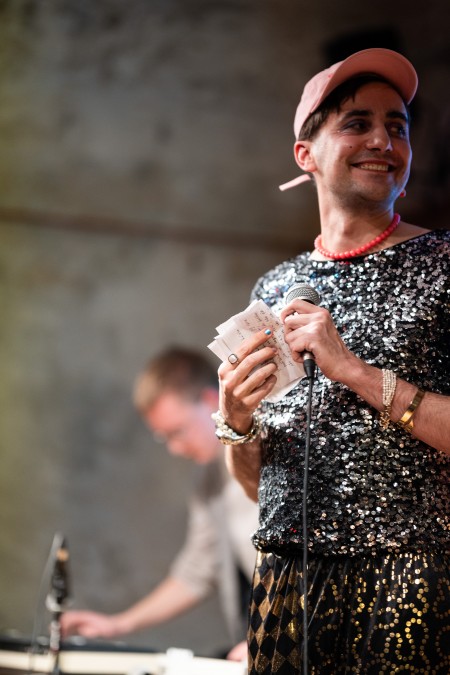 HYB4 Čítárna: Hrajte ještě dál | uvedení + karaoke