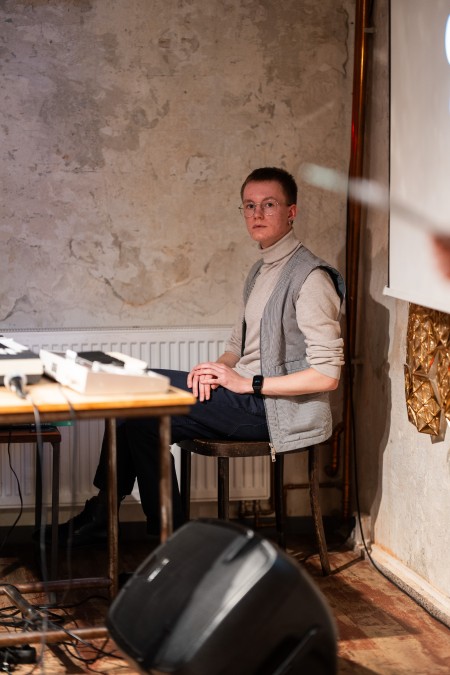 HYB4 Čítárna: Hrajte ještě dál | uvedení + karaoke