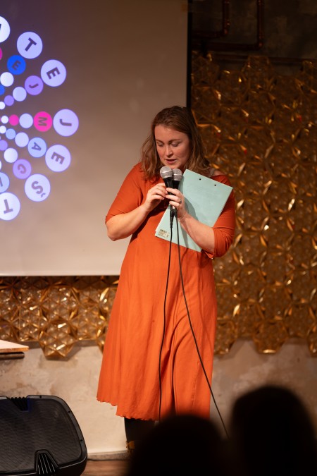 HYB4 Čítárna: Hrajte ještě dál | uvedení + karaoke