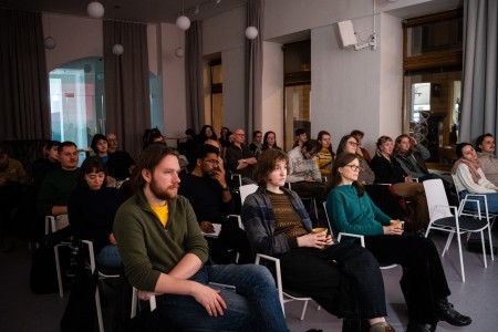 HYB4 Čítárna: Slovo se pak mění v boha, který je rostlinou Nad ekopoetikou a překladem