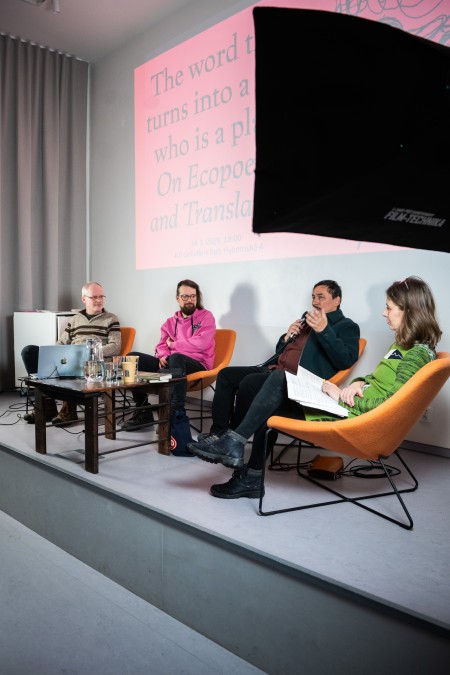 HYB4 Čítárna: Slovo se pak mění v boha, který je rostlinou Nad ekopoetikou a překladem