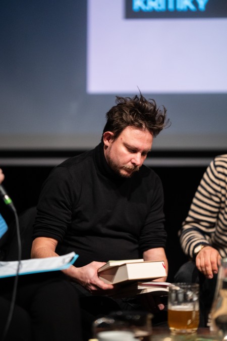 HYB4 Čítárna: Debata Ceny literární kritiky nad nominacemi za poezii 2025