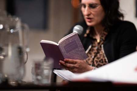 HYB4 Čítárna: doma kosti šťávy chemie | básnictvo