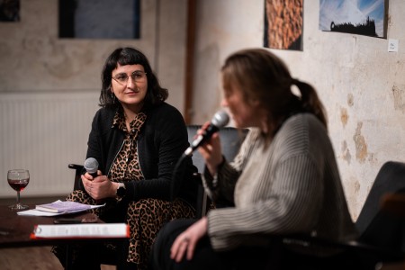 HYB4 Čítárna: doma kosti šťávy chemie | básnictvo