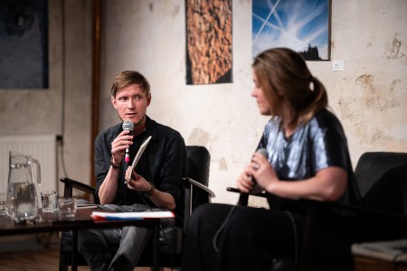 HYB4 Čítárna: doma kosti šťávy chemie | básnictvo