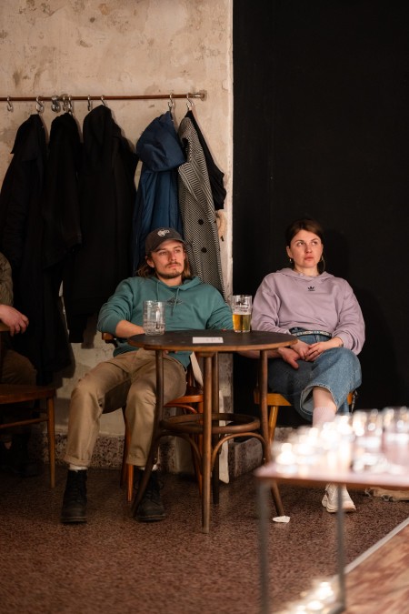 HYB4 Čítárna: doma kosti šťávy chemie | básnictvo