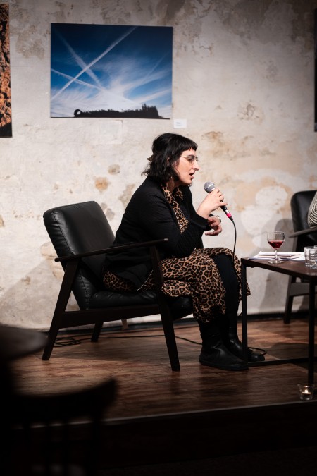 HYB4 Čítárna: doma kosti šťávy chemie | básnictvo