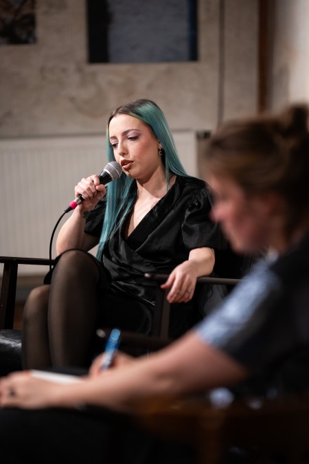 HYB4 Čítárna: doma kosti šťávy chemie | básnictvo